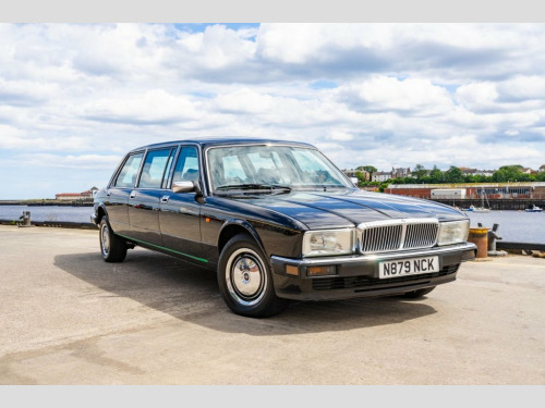 Daimler Limousine  4.0 8 Seating Limo 