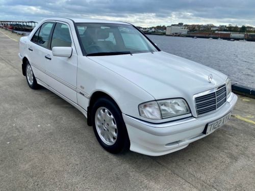 Mercedes-Benz C-Class C200 2.0 C200 Elegance Saloon 4dr Petrol Automatic (225