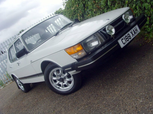 Saab 900  Saab 900 2.0 Carburettor Saloon  Five Speed Heated