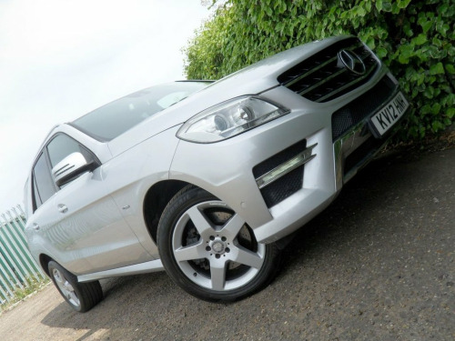 Mercedes-Benz M-Class ML350 3.0 ML350 V6 BlueTEC Sport SUV 5dr Diesel G-Tronic