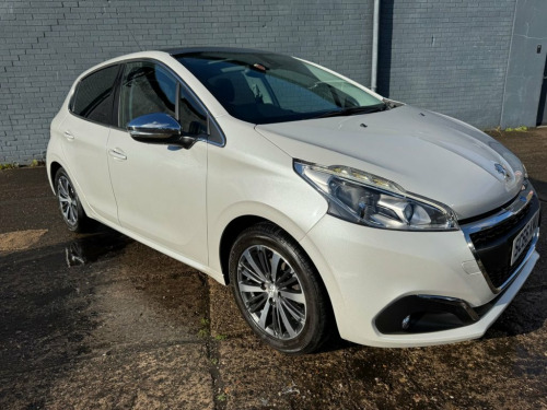 Peugeot 208  1.2 PureTech Allure Hatchback 5dr Petrol Manual Eu
