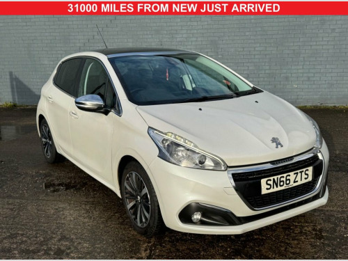 Peugeot 208  1.2 PureTech Allure Hatchback 5dr Petrol Manual Eu