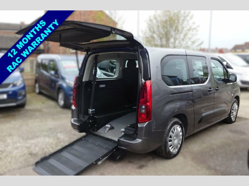 Vauxhall Combo  1.2 DESIGN XL S/S 5d 109 BHP WHEELCHAIR ACCESS WAV