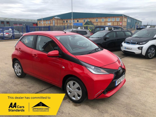 Toyota AYGO  1.0 VVT-i x-play Hatchback 5dr Petrol  6 STAMPS OF