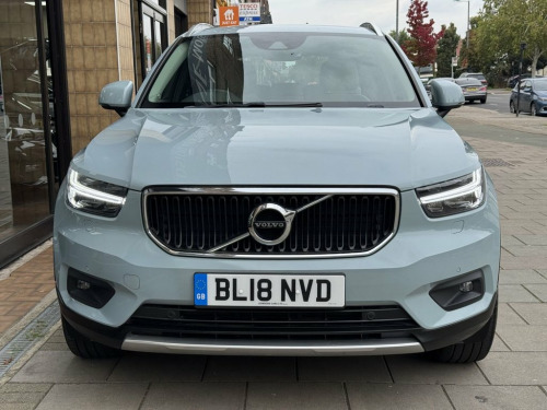 Volvo XC40  2.0 T4 Momentum Pro SUV 5dr Petrol Auto AWD Euro 6