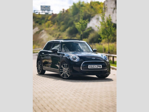 MINI Hatch  1.5 Cooper Exclusive Hatchback 5dr Petrol Steptron