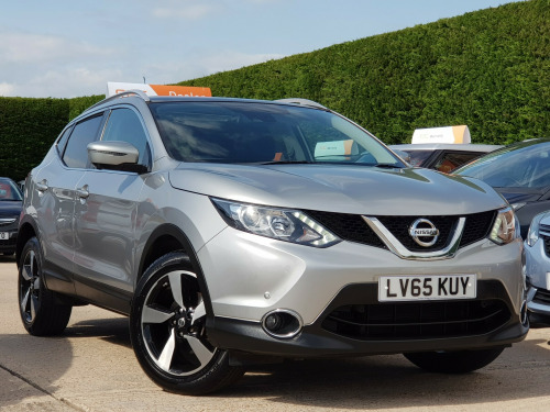 Nissan Qashqai  1.2 N-TEC PLUS * SAT-NAV & PANORAMIC ROOF & PARKING CAMERA*