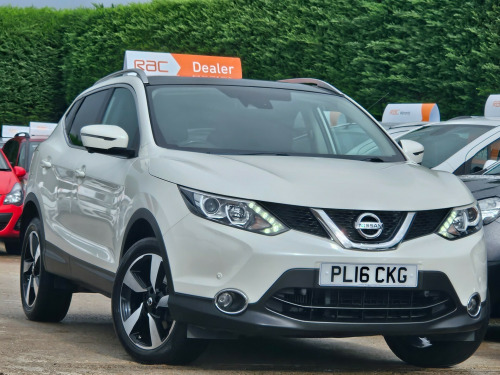 Nissan Qashqai  1.6 DIG-T N-CONNECTA PARKING CAMERA & PAN-ROOF