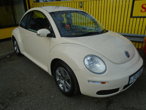 Volkswagen Beetle  1.6 Luna 3dr