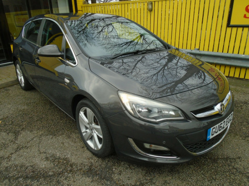 Vauxhall Astra  1.6i 16V SRi 5dr