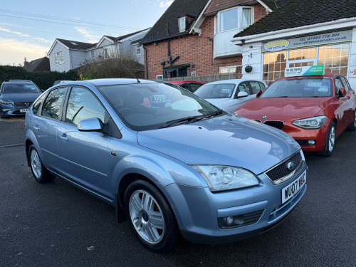 Ford Focus  1.6 Ghia Hatchback 5dr Petrol Manual (161 g/km, 113 bhp)