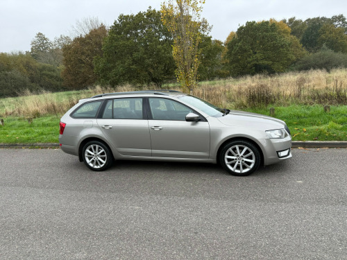 Skoda Octavia  2.0 TDI CR ELEGANCE Estate