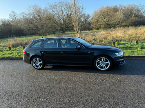 Audi A4 Avant  2.0 TDI S LINE NAV 5-Door