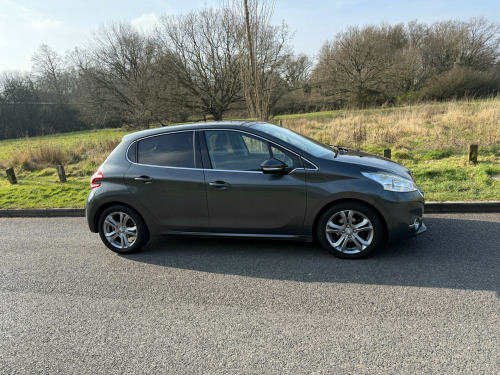 Peugeot 208  1.6 E-HDI ALLURE 5-Door