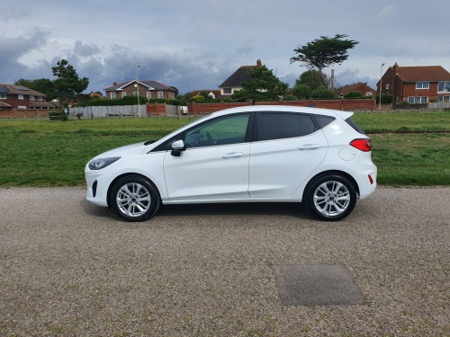 Ford Fiesta  TITANIUM 5-Door Petrol