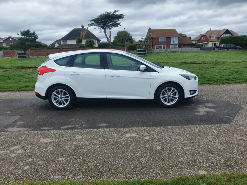 Ford Focus  ZETEC 5-Door Petrol