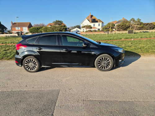 Ford Focus  ST-LINE  . AUTOMATIC . 5-Door Petrol