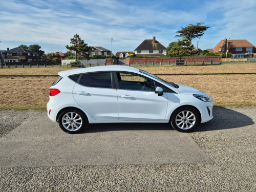Ford Fiesta  TITANIUM 5-Door Petrol