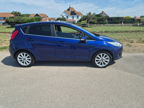 Ford Fiesta  TITANIUM  5-Door Petrol