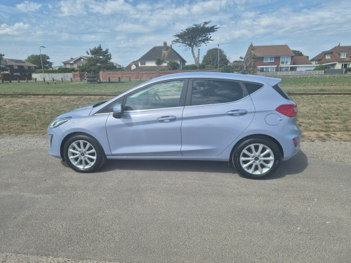 Ford Fiesta  TITANIUM 5-Door Petrol