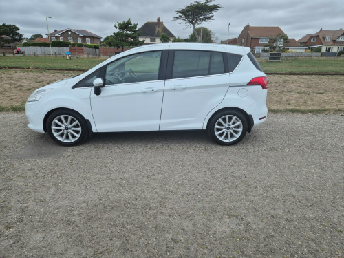 Ford B-Max  TITANIUM NAVIGATOR 5-Door Petrol  (125 PS Engine )
