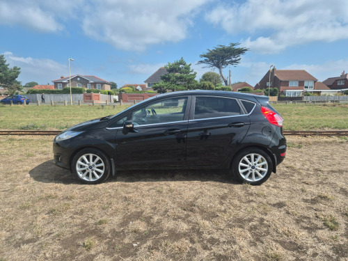 Ford Fiesta  TITANIUM 5-Door Petrol