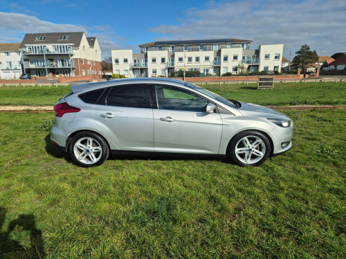 Ford Focus   Titanium 5 Door Petrol