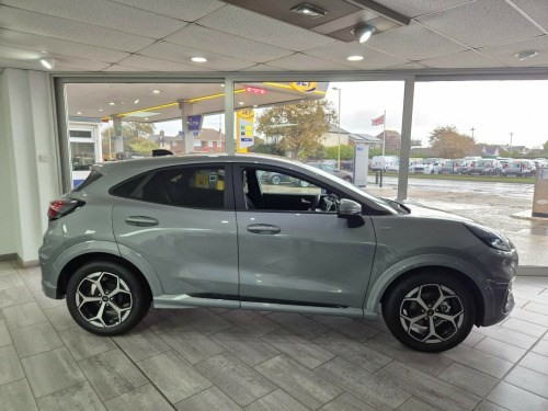 Ford Puma  ST-LINE . AUTOMATIC . mHEV (mild HYBRID ) Petrol