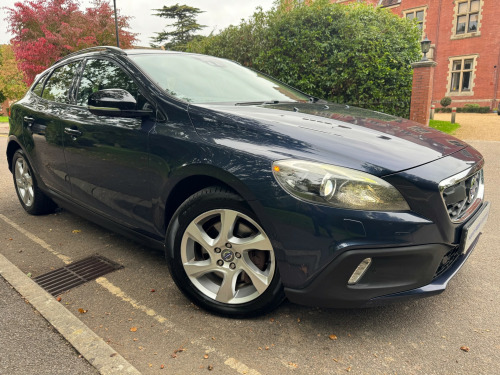 Volvo V40  2.0 D3 Lux Nav Hatchback 5dr Diesel Geartronic Euro 5 (s/s) (150 ps)