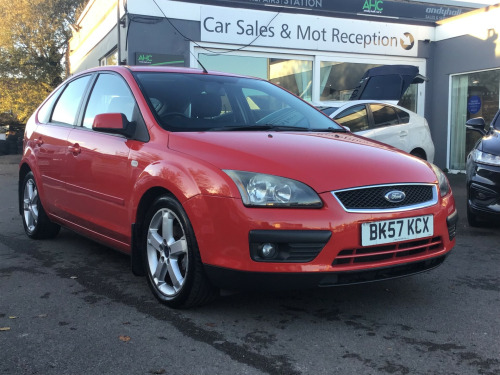 Ford Focus  1.6 Zetec Climate Hatchback 5dr Petrol Manual (161 g/km, 99 bhp)