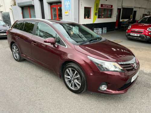 Toyota Avensis  2.0 D-4D Icon Business Edition Tourer 5dr Diesel Manual Euro 5 (126 ps)