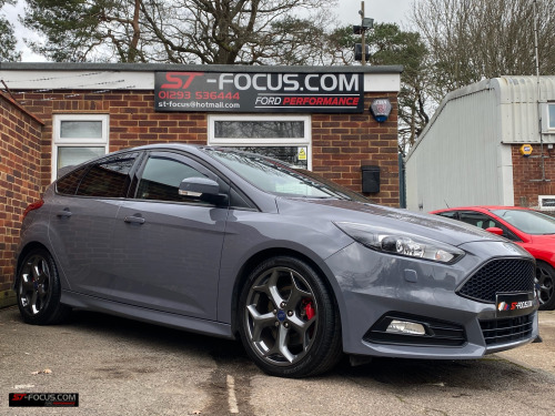 Ford Focus  2.0T EcoBoost ST-3 5dr LOW MILES! FULL SERVICE HISTORY! STANDARD AND ORIGIN