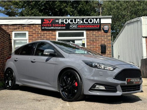 Ford Focus  2.0T EcoBoost ST-3 5dr LOW MILES! COMPLETELY STANDARD! FULL SERVICE HISTORY