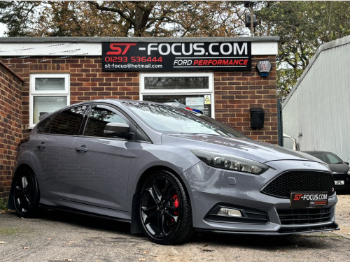 Ford Focus  2.0T EcoBoost ST-3 Navigation 5dr LOW MILES! FULL SERVICE HISTORY! BEAUTIFU