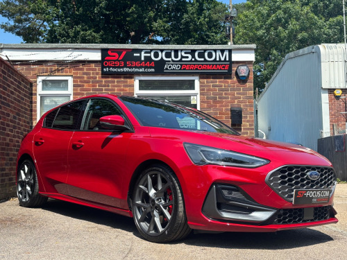 Ford Focus  2.3T EcoBoost ST. 1 OWNER! FULL FORD SERVICE HISTORY! PANO ROOF! HUD! FANTA