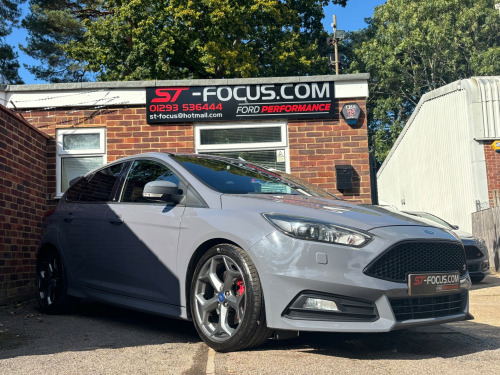 Ford Focus  2.0T EcoBoost ST-3 FULL SERVICE HISTORY, LOW OWNERS, COMPLETELY STANDARD UN