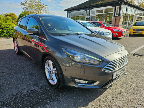 Ford Focus  TITANIUM 5-Door