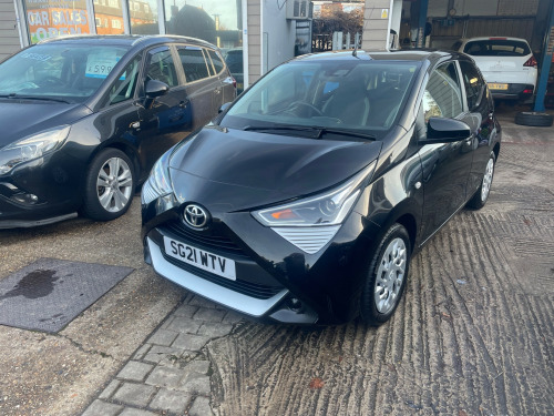 Toyota AYGO  1.0 VVT-i x-play Hatchback 5dr Petrol x-shift Euro 6 (Safety Sense) (71 ps) 