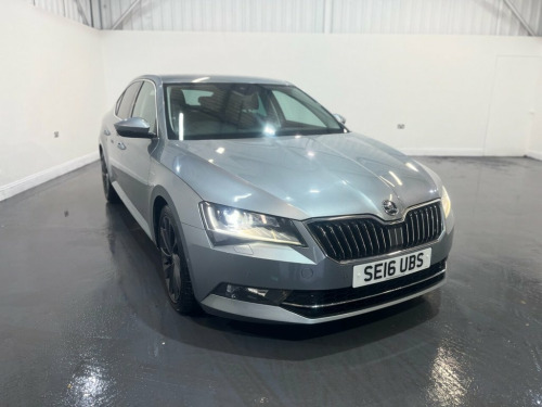 Skoda Superb  2.0 TDI Laurin & Klement Hatchback 5dr Diesel Manu 