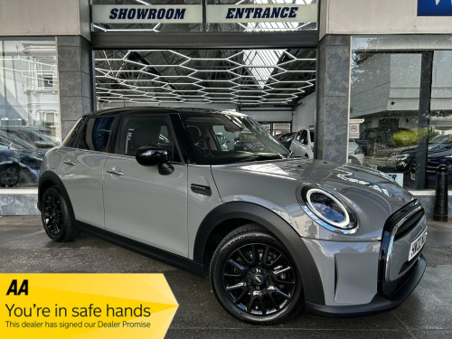 MINI Hatch  1.5 Cooper Classic Hatchback Petrol Steptronic Euro 6 (s/s) (136 ps) 5dr