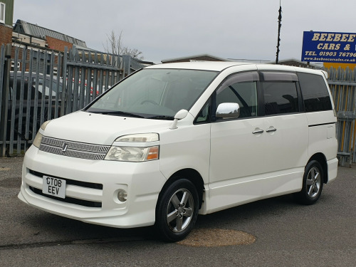 Toyota Voxy  2.0 PETROL AUTOMATIC