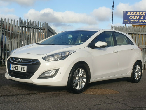 Hyundai i30  1.4 Style Nav Hatchback 5dr Petrol Manual Euro 5 (100 ps) 