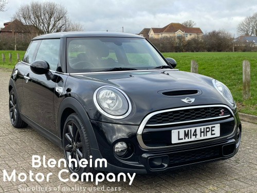 MINI Hatch  2.0 (Chili, Leather, Media XL, Pan Roof) 3dr Auto