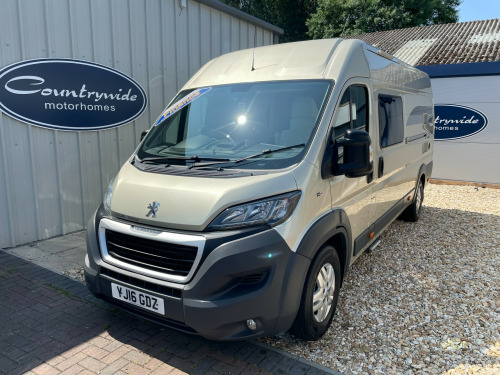 MOTO-TREK Leisure-Treka  ** LUXURY 2 BERTH / REAR WASHROOM **