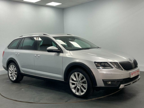 Skoda Octavia  2.0 TDI Scout DSG 4WD Euro 6 (s/s) 5dr
