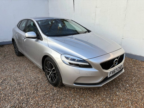 Volvo V40  2.0 D2 Momentum Nav Plus Hatchback 5dr Diesel Manu