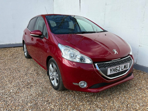 Peugeot 208  1.2 VTi Allure Hatchback 5dr Petrol Manual Euro 5 