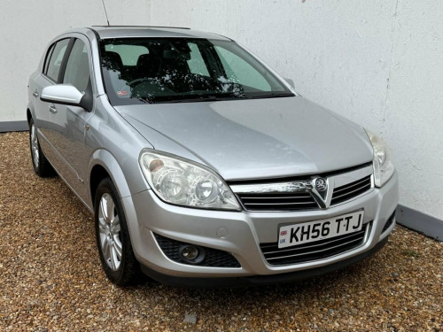 Vauxhall Astra  1.8i 16v Design Hatchback 5dr Petrol Automatic (18