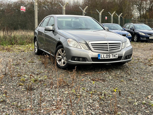 Mercedes-Benz E-Class E220 2.1 E220 CDI BlueEfficiency SE Saloon 4dr Diesel Tiptronic Euro 5 (170 ps)