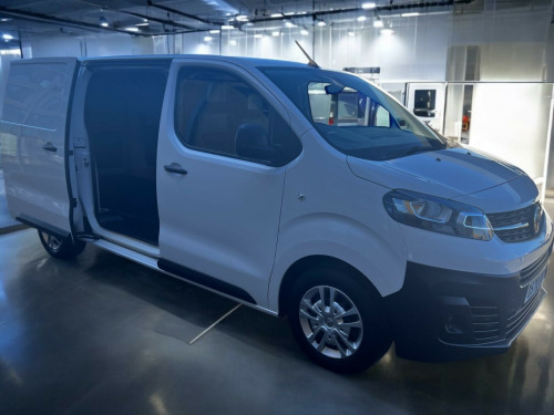 Vauxhall Vivaro  2900 1.5d 100PS Dynamic H1 Van